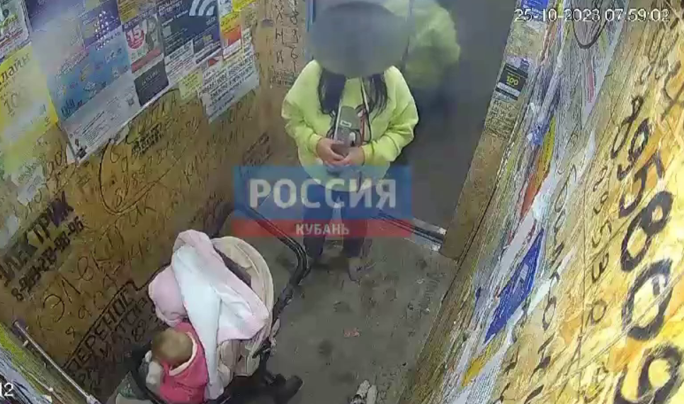 В Краснодаре мать оставила младенца в лифте и пошла утолять жажду из пожрукава