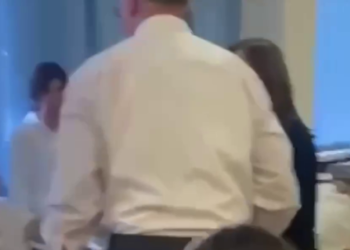 В школе Краснодара учитель из-за телефона назвал ребенка идиотом