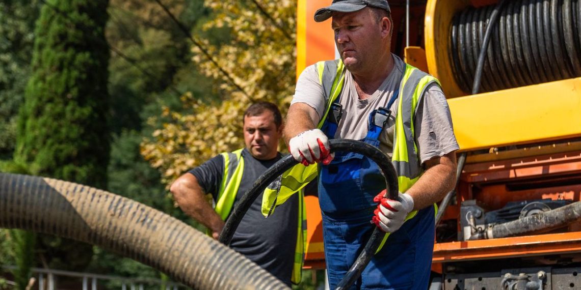 В Сочи привели в порядок 200 километров ливневок в 2023 году