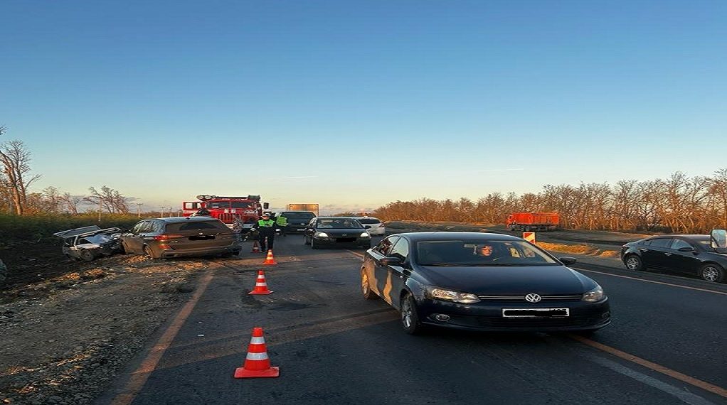 На Кубани женщина-водитель «Лады» погибла после столкновения с BMW