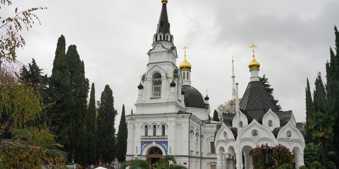 В Сочи День Михаила Архангела продолжается