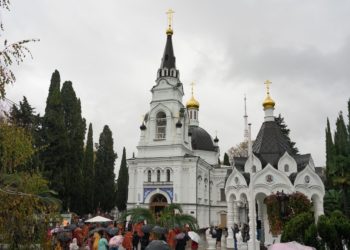 В Сочи День Михаила Архангела продолжается