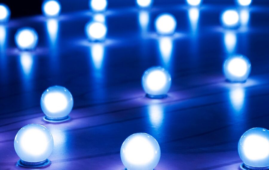 Он не бесполезный — он ночью светится!