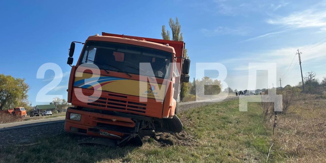 В ДТП на Кубани с КамАЗом и «Ладой» погибли три человека, еще двое пострадали