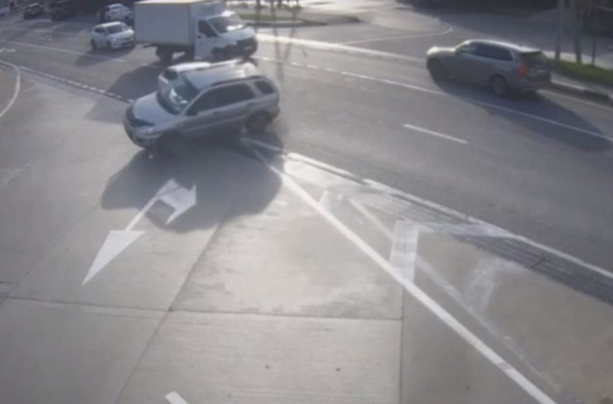 В ДТП с двумя иномарками в Сириусе пострадал водитель