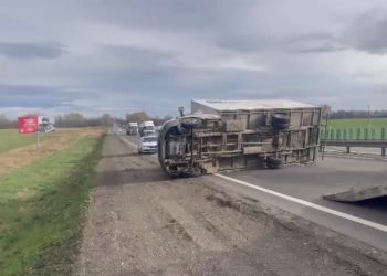 На Кубани ветер опрокинул несколько автомобилей