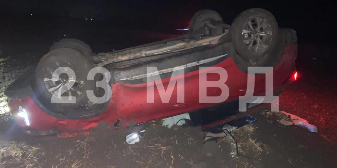 На Кубани подросток опрокинулся на иномарке и попал в больницу