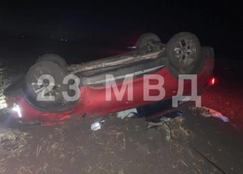 На Кубани подросток опрокинулся на иномарке и попал в больницу