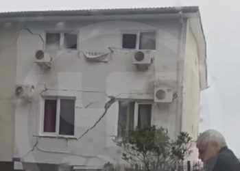 В Сочи шторм разрушил часть эллинга