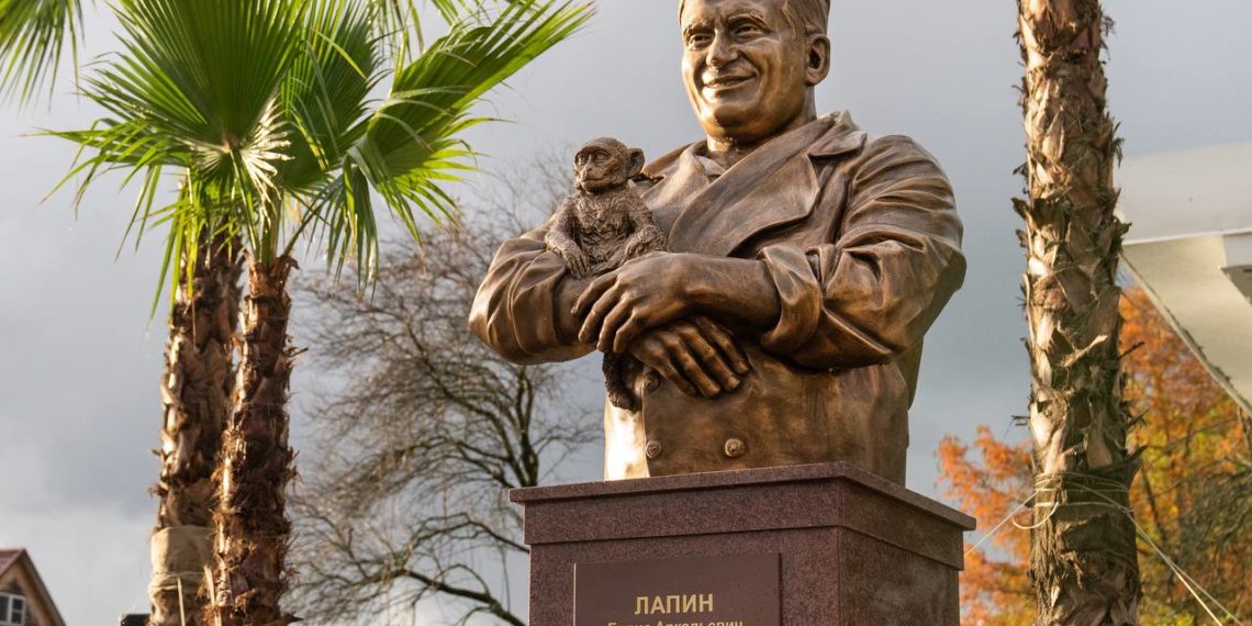 В Сочи увековечили память Почетного горожанина Лапина