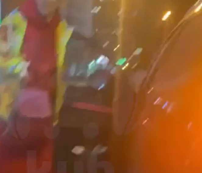 В Краснодаре у стоек “Вкусно и точка” возникла пробка из-за припаркованного авто