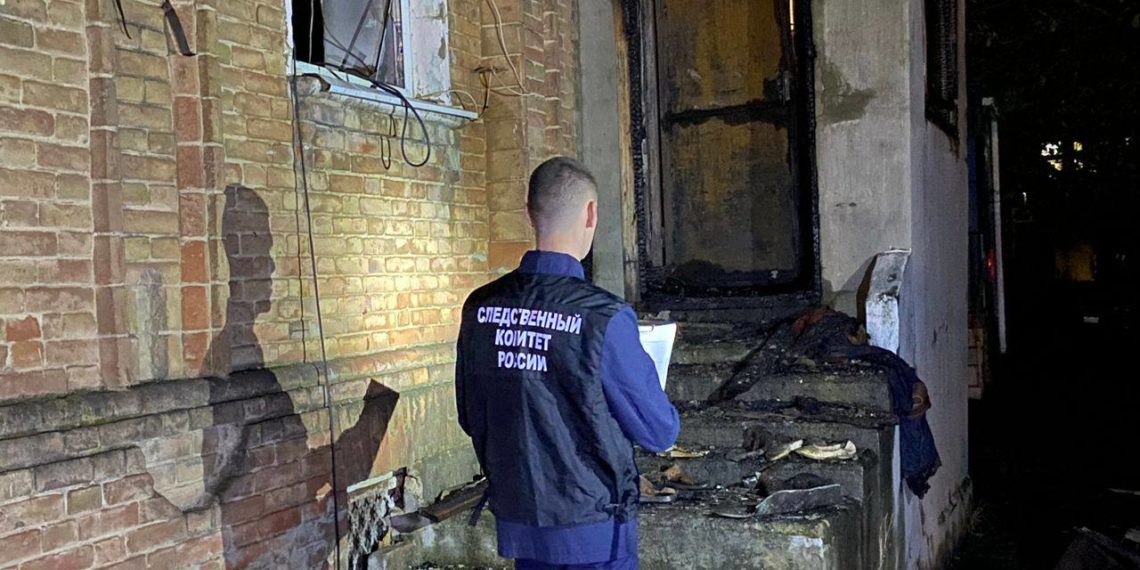 Мужчина выпрыгнул в окно, женщина погибла. Подробности пожара в Армавире