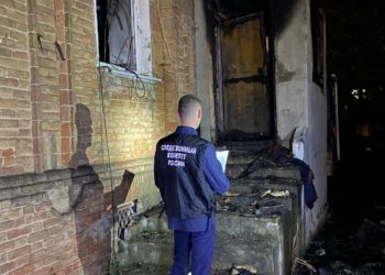 Мужчина выпрыгнул в окно, женщина погибла. Подробности пожара в Армавире