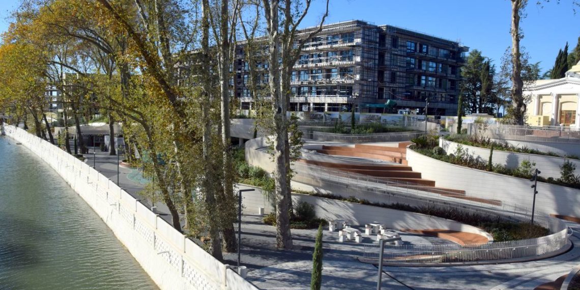 В Сочи начали реконструировать набережную пляжа «Звездный»