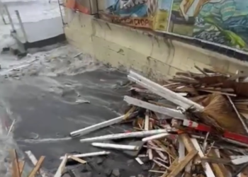 «Шторм века» в Сочи разрушил «Рыжий пляж»