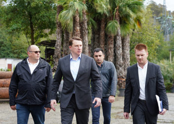 Копайгородский посетил питомник по выращиванию пальм в Верхнем Буу