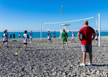 Копайгородский: в Сочи открылись более 30 зимних пляжей