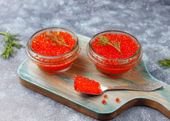 Едим её банками. В Краснодарском крае вырос спрос на красную икру