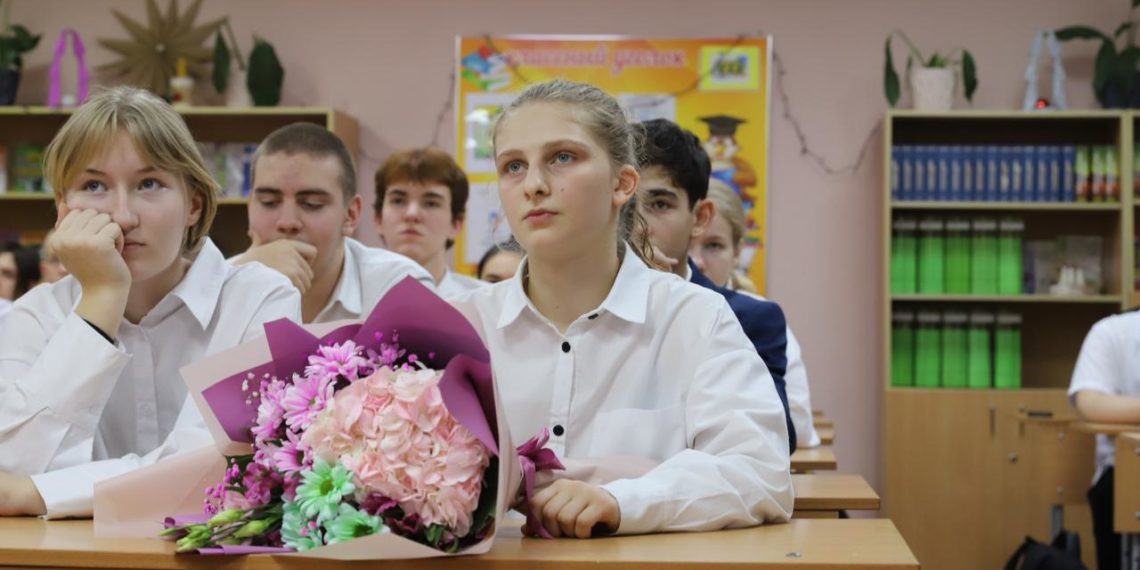 Депутат Юрковский подарил юной сочинке профессиональное кимоно для дзюдо