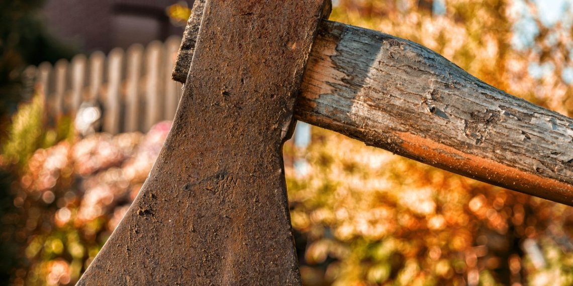 Пьяный житель Кубани убил соседа топором и ножом