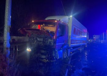 На трассе Джубга – Сочи водитель Kia врезался в грузовик и погиб