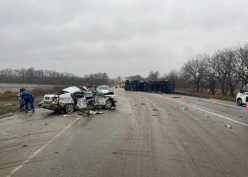В ДТП с двумя легковушками и грузовиком на Кубани погиб один из водителей