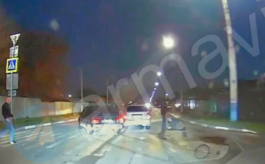 В Армавире автомобиль сбил человека
