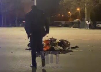 В Краснодаре мотоциклист врезался в легковушку и погиб