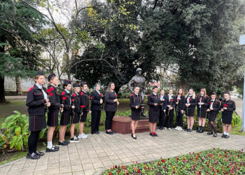 В Сочи в День неизвестного солдата возложили цветы на воинских мемориалах