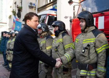 Копайгородский поздравил с наступающим Новым годом дежурных экстренных служб