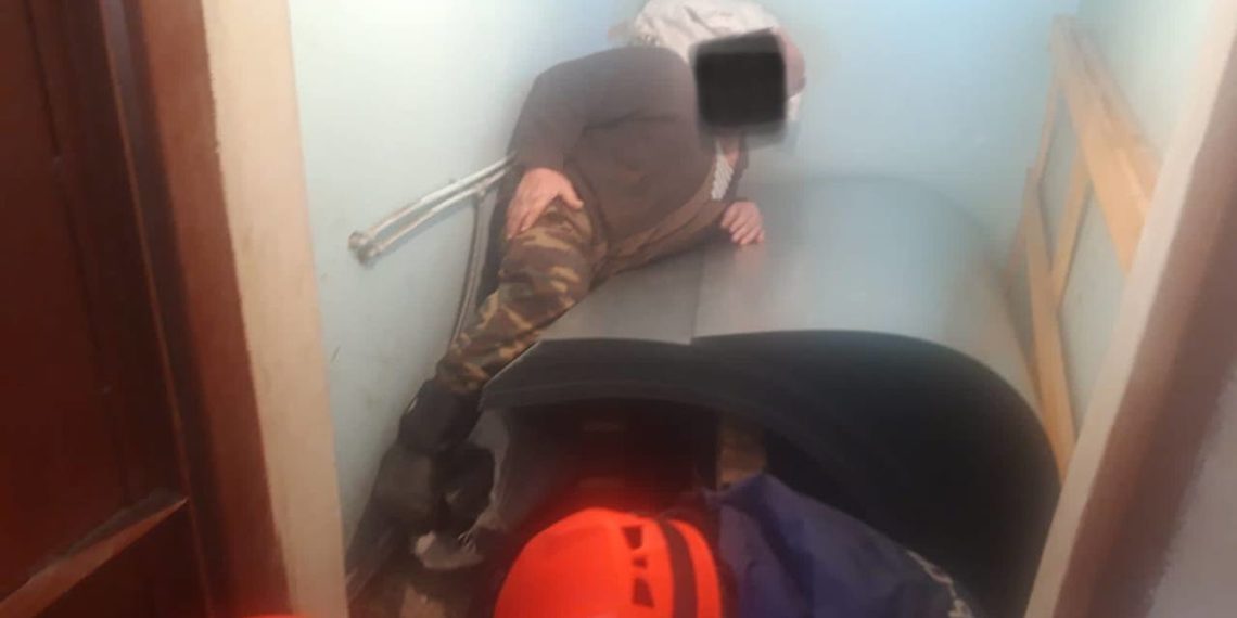 На Кубани мужчине зажало ноги тремя тоннами железа