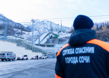 Перед непогодой в Сочи привели в готовность более тысячи специалистов