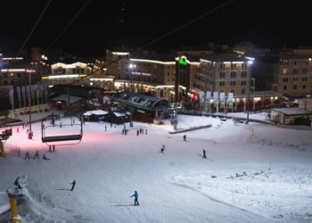 На курорте Красная Поляна запущено вечернее катание