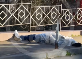 В Сочи при загадочных обстоятельствах мужчина скончался около детской площадки