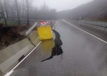 В Геленджике оползень повредил федеральную трассу