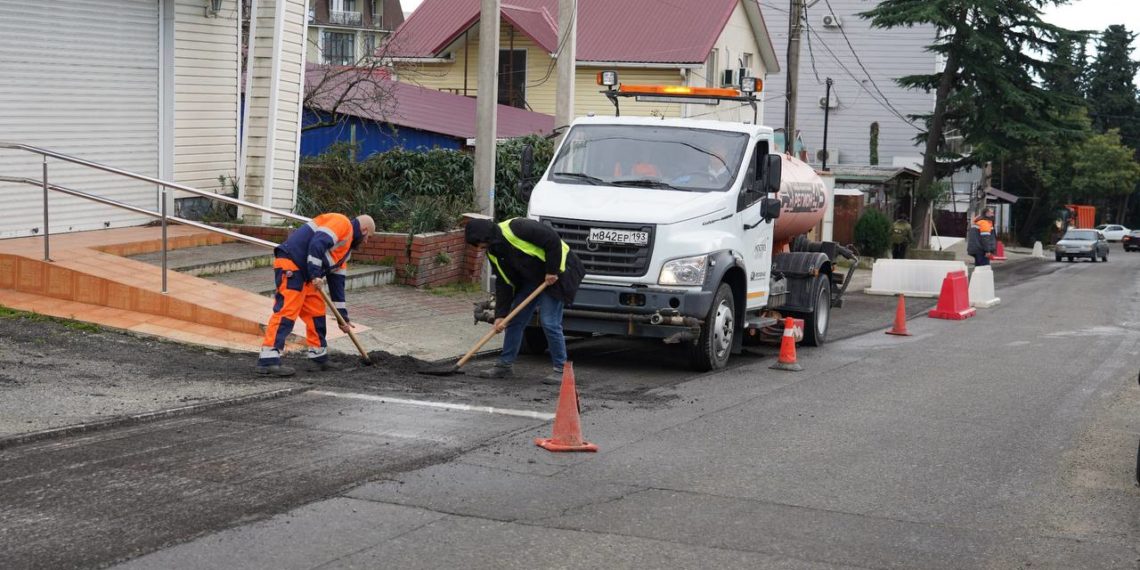 Копайгородский: в Адлерском районе Сочи отремонтируют 17 дорог