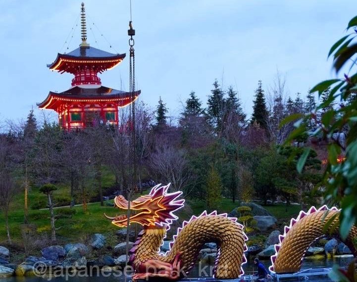 В Краснодаре в парке Галицкого при установке Дракона возникли трудности