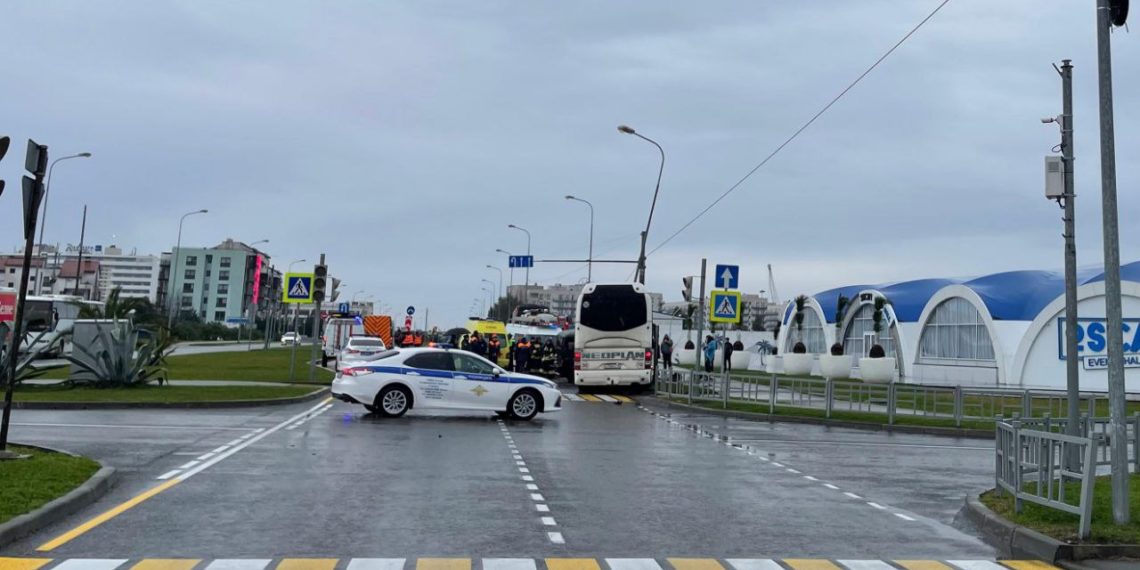 Количество пострадавших в ДТП с автобусом в Сириусе увеличилось до четырех