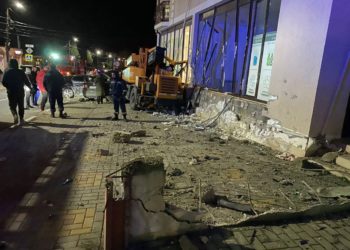 В Геленджике водитель автокрана повредил 13 авто и попал в больницу