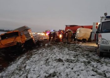 В ДТП с двумя КамАЗами и KIA на Кубани погиб один человек