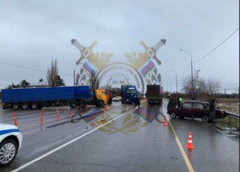 В ДТП с КамАЗом на Кубани погибла пассажирка «семерки»