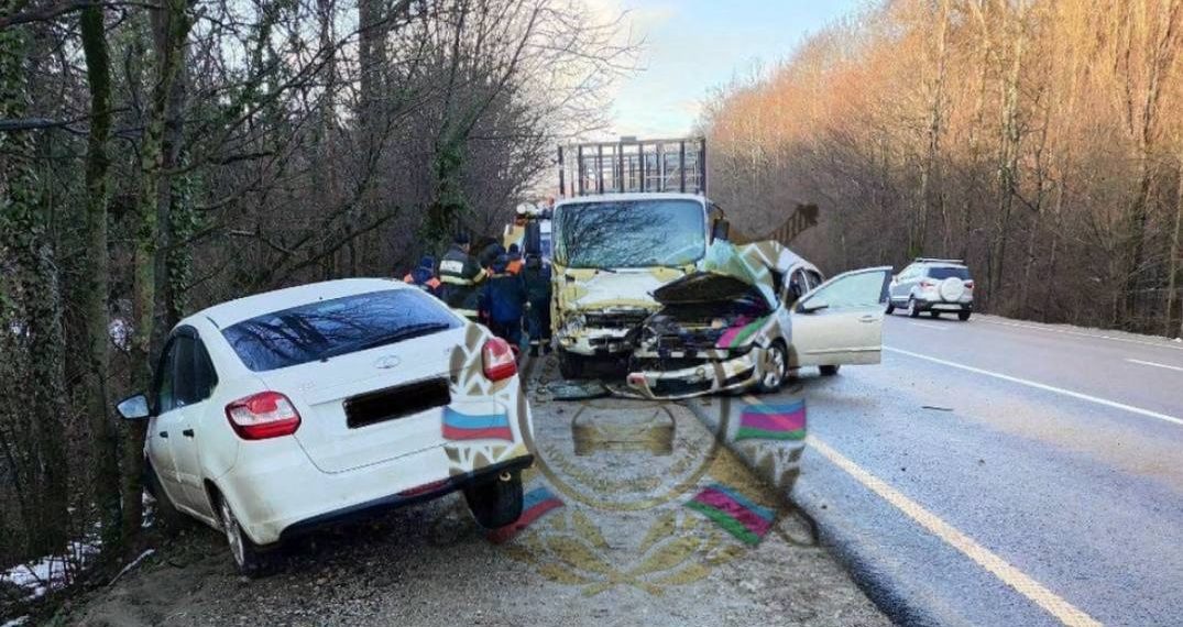 На Кубани водитель насмерть сбил пешехода, врезался в два авто и погиб