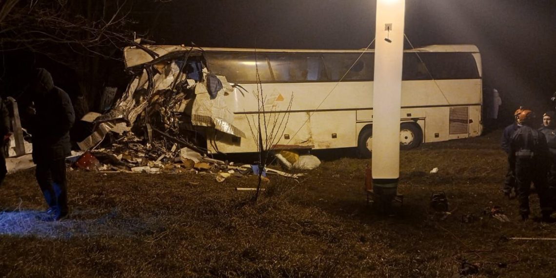 В ДТП с автобусом и грузовиком в Краснодарском крае погибли пять человек