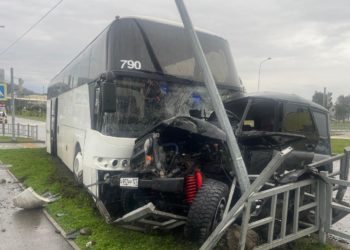 В ДТП с УАЗом и автобусом в Сириусе пострадали оба водителя