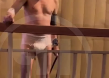 В Сочи сбежавший из психушки мужчина бегал по улицам в одном памперсе