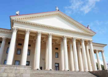 В Сочи дооснастят театр и Музей истории города-курорта