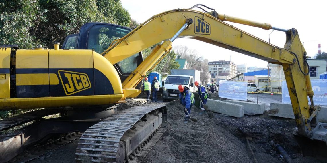 В Сочи восстанавливают магистральный коллектор на улице Пригородной