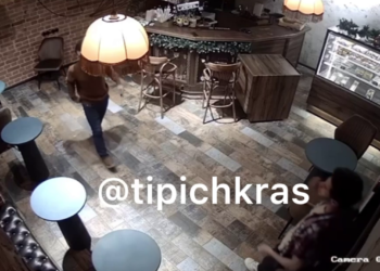 В Краснодаре мужчина пришел постричься в барбершоп и сам «побрил» сотрудников