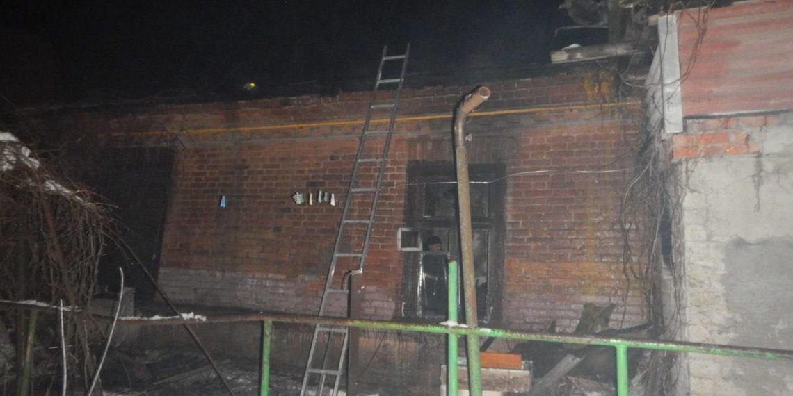 На пожаре на Кубани погибли 85-летний мужчина и 74-летняя женщина