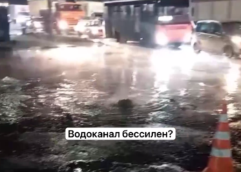 В Краснодаре фекальные стоки затопили проезжую часть